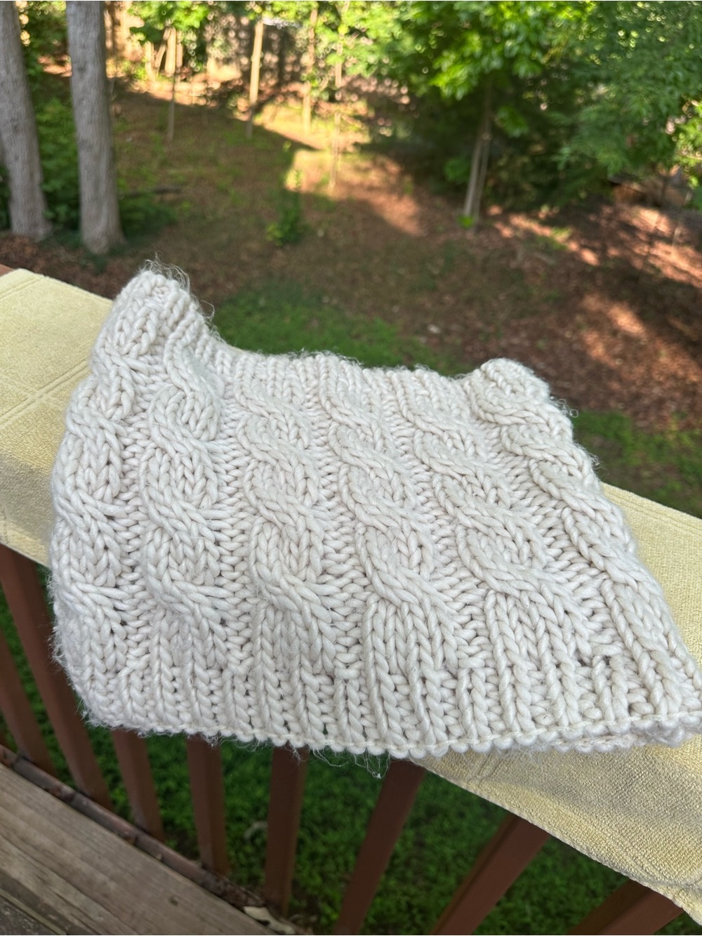 Ellen Tracy white chunky knit scarf